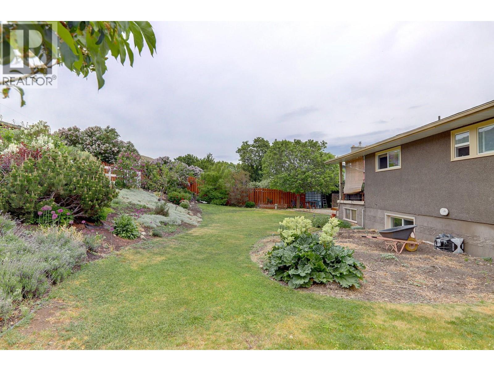 8308 Kalview Drive, Coldstream, BC - Outdoor