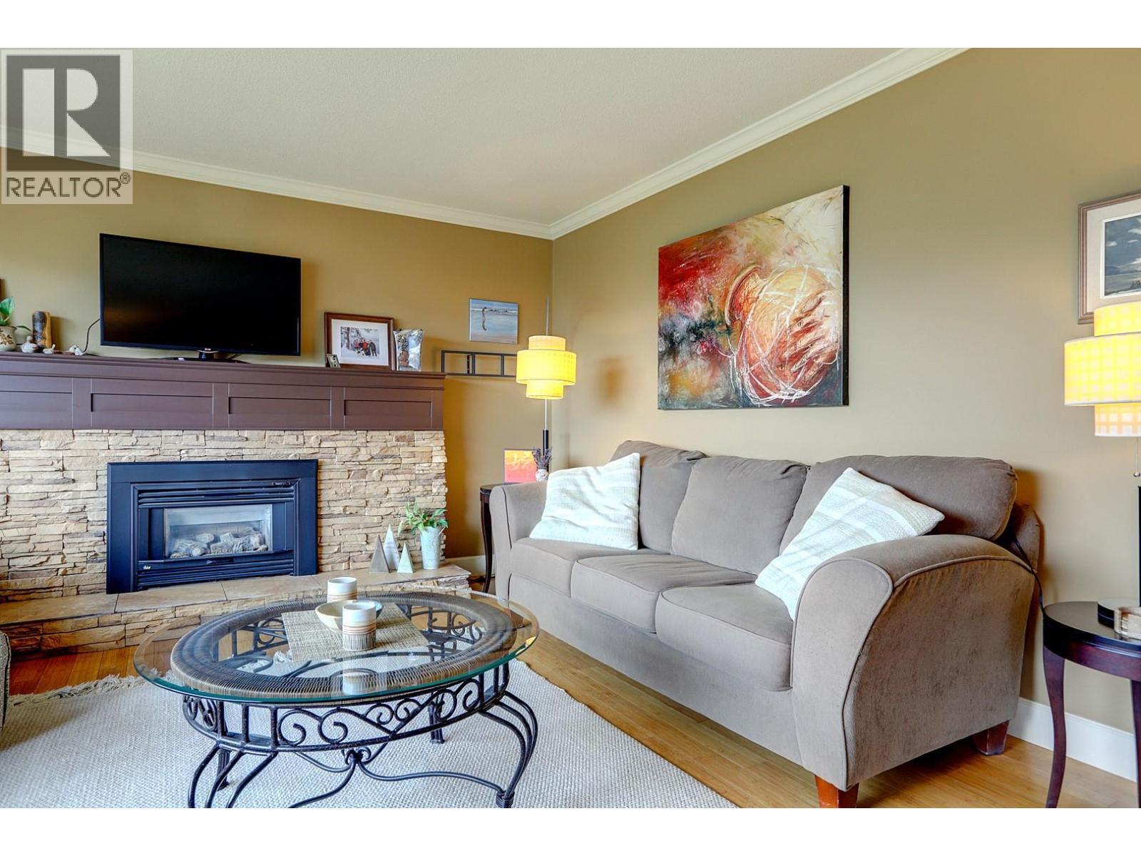 8308 Kalview Drive, Coldstream, BC - Indoor Photo Showing Living Room With Fireplace