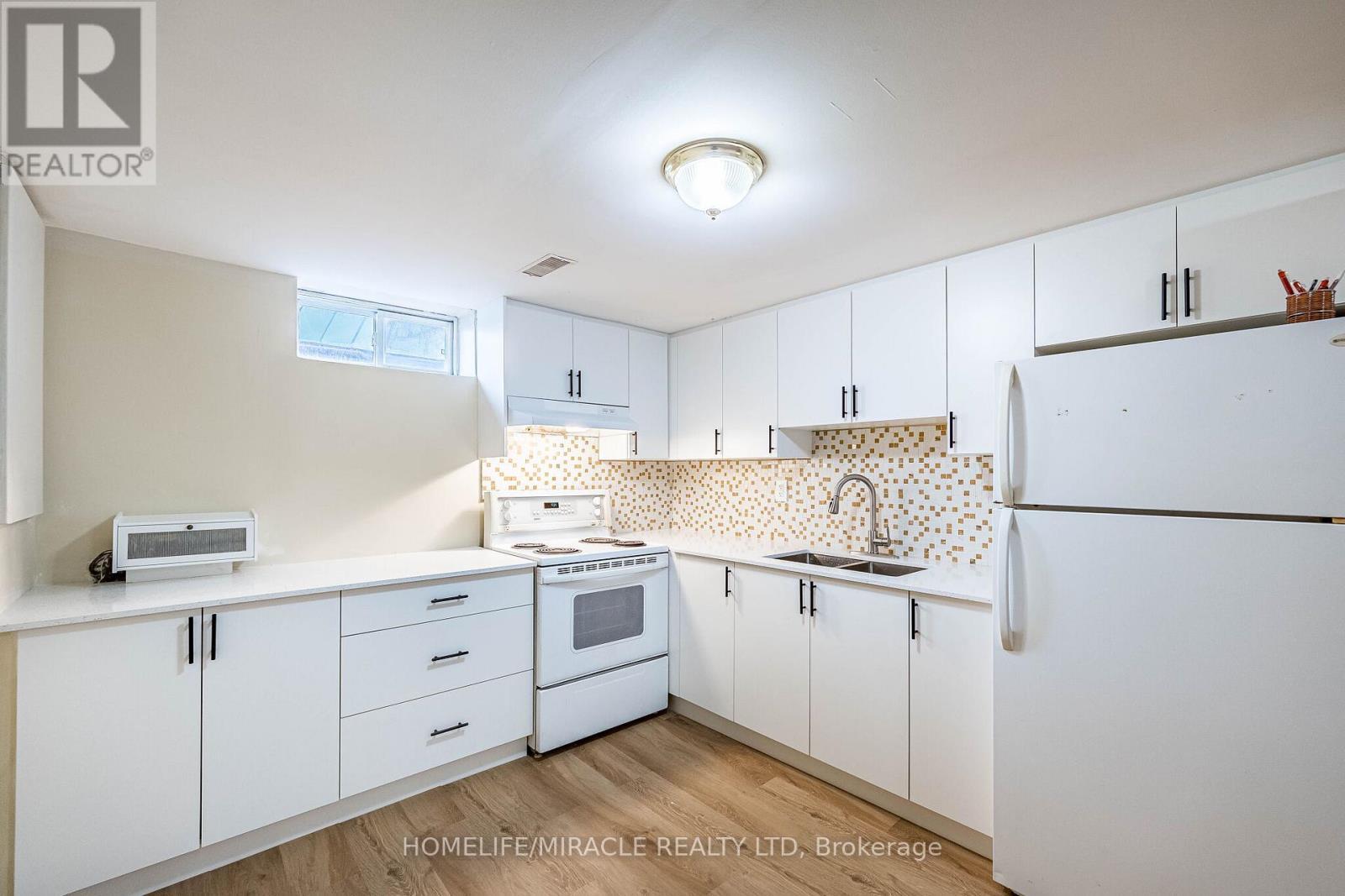 794 Stone Church Road E, Hamilton, ON - Indoor Photo Showing Kitchen With Double Sink