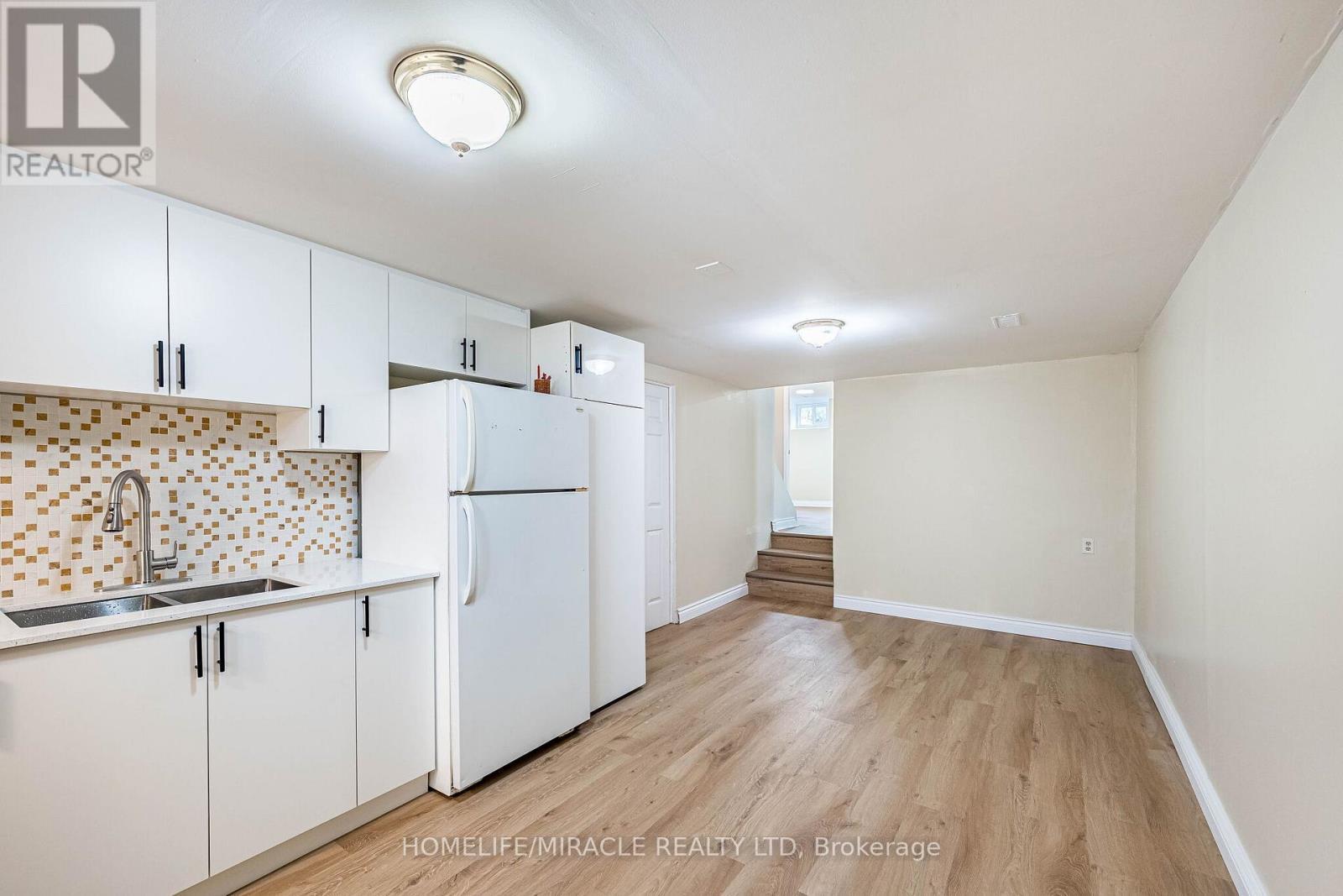 794 Stone Church Road E, Hamilton, ON - Indoor Photo Showing Kitchen With Double Sink