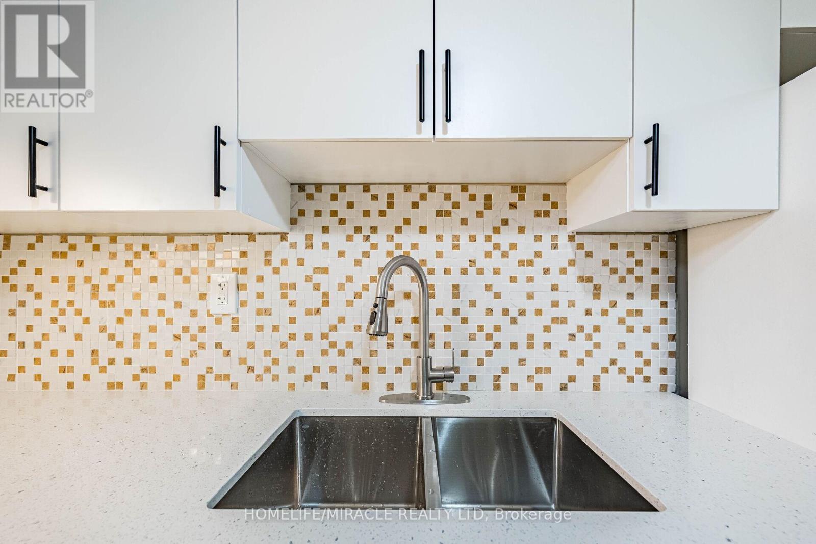 794 Stone Church Road E, Hamilton, ON - Indoor Photo Showing Kitchen