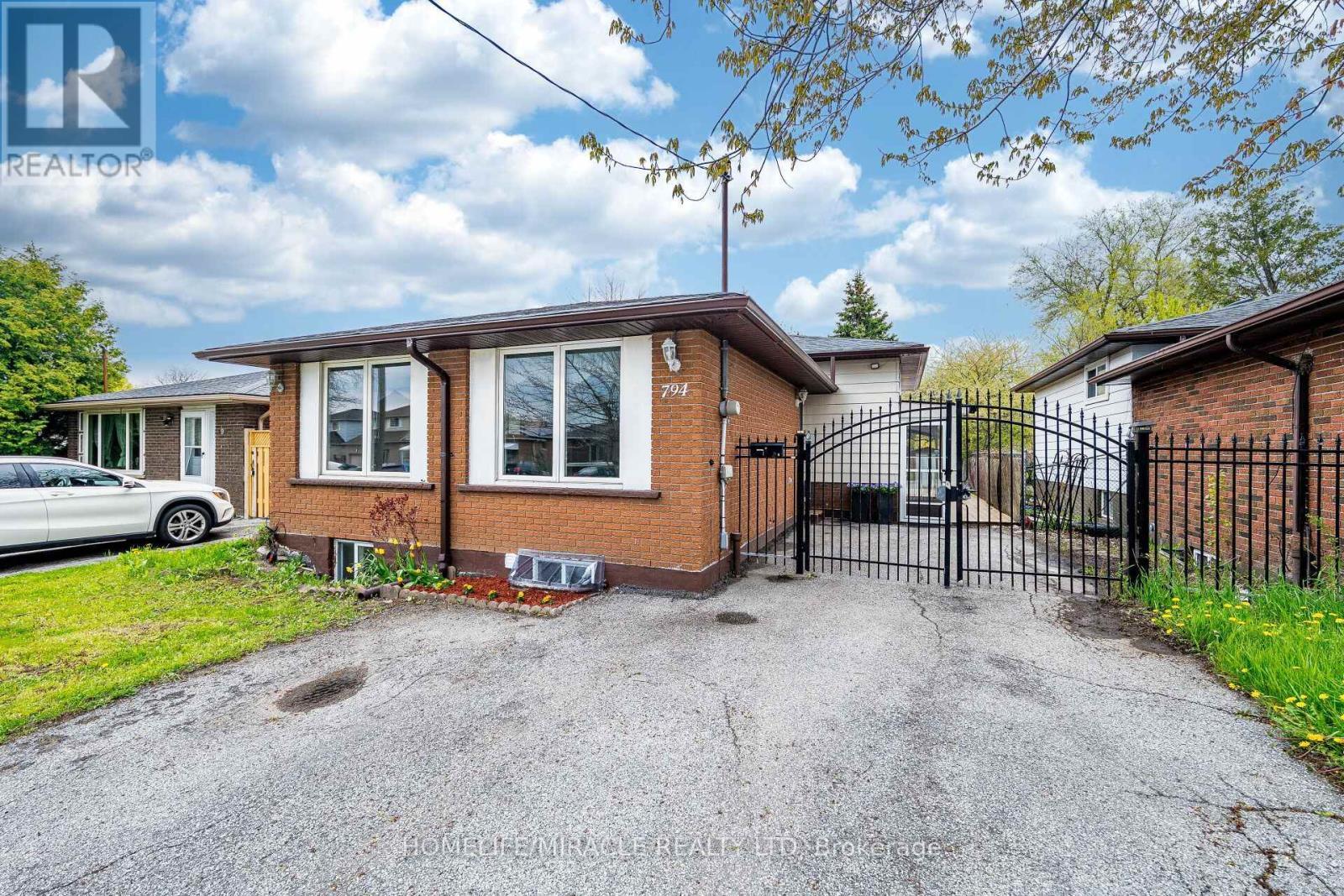 794 Stone Church Road E, Hamilton, ON - Outdoor