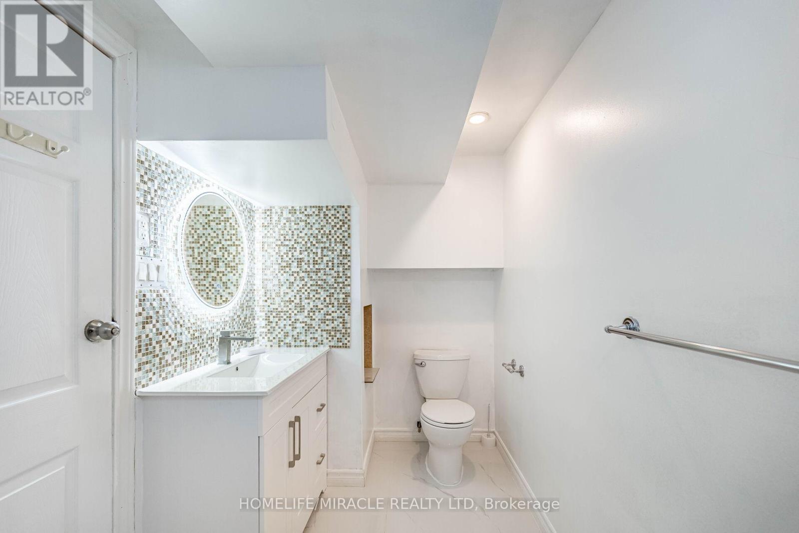794 Stone Church Road E, Hamilton, ON - Indoor Photo Showing Bathroom