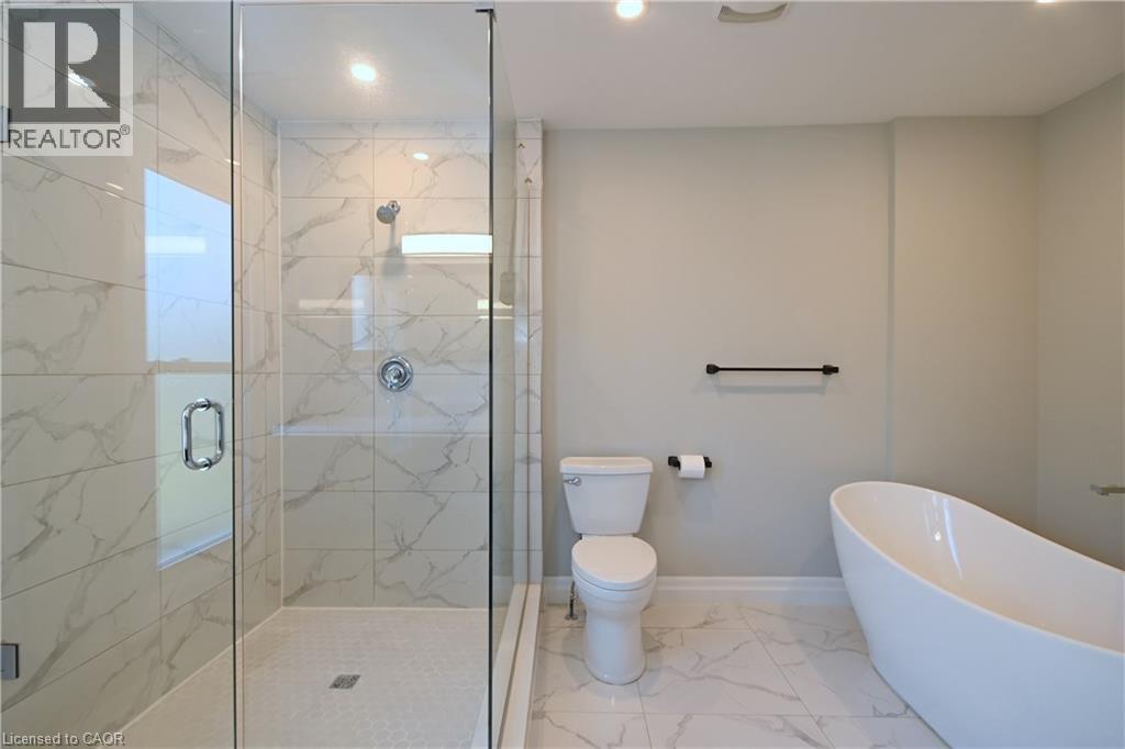 175 Forest Avenue, Hamilton, ON - Indoor Photo Showing Bathroom