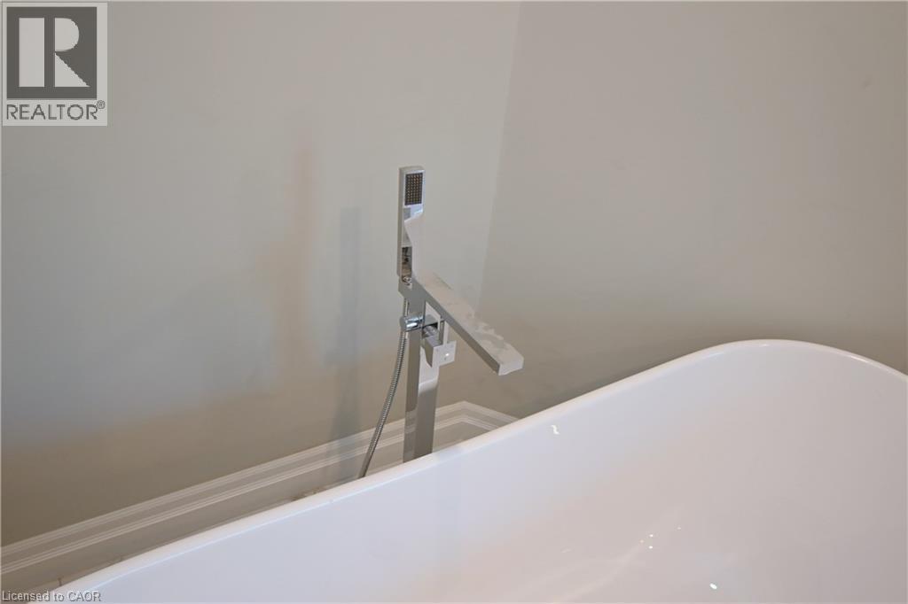 175 Forest Avenue, Hamilton, ON - Indoor