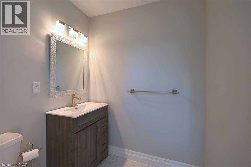 175 Forest Avenue, Hamilton, ON - Indoor Photo Showing Bathroom