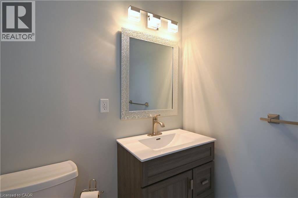 175 Forest Avenue, Hamilton, ON - Indoor Photo Showing Bathroom