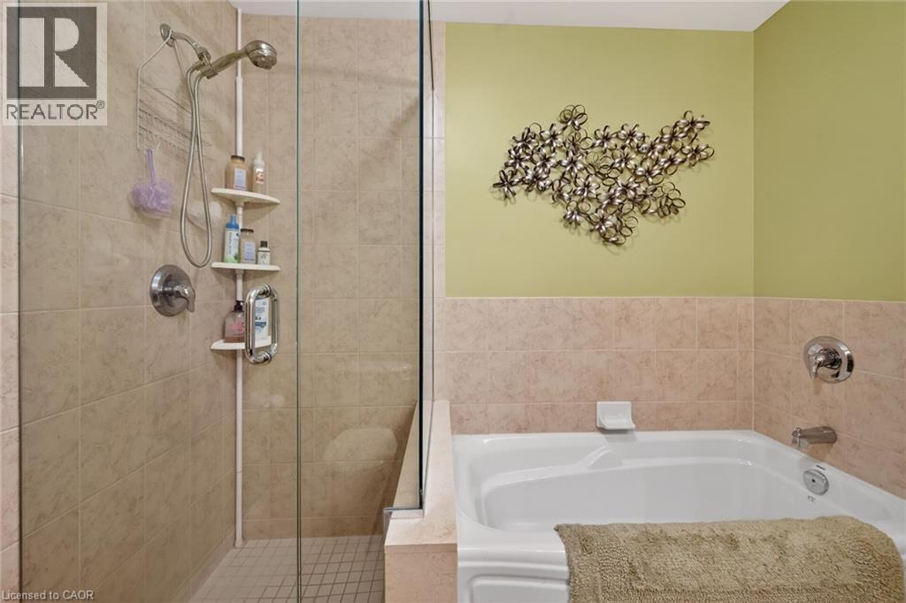 53 Hallmark Trail, Hamilton, ON - Indoor Photo Showing Bathroom