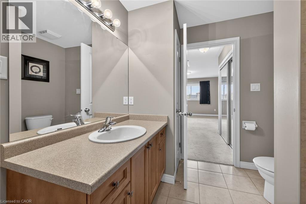53 Hallmark Trail, Hamilton, ON - Indoor Photo Showing Bathroom