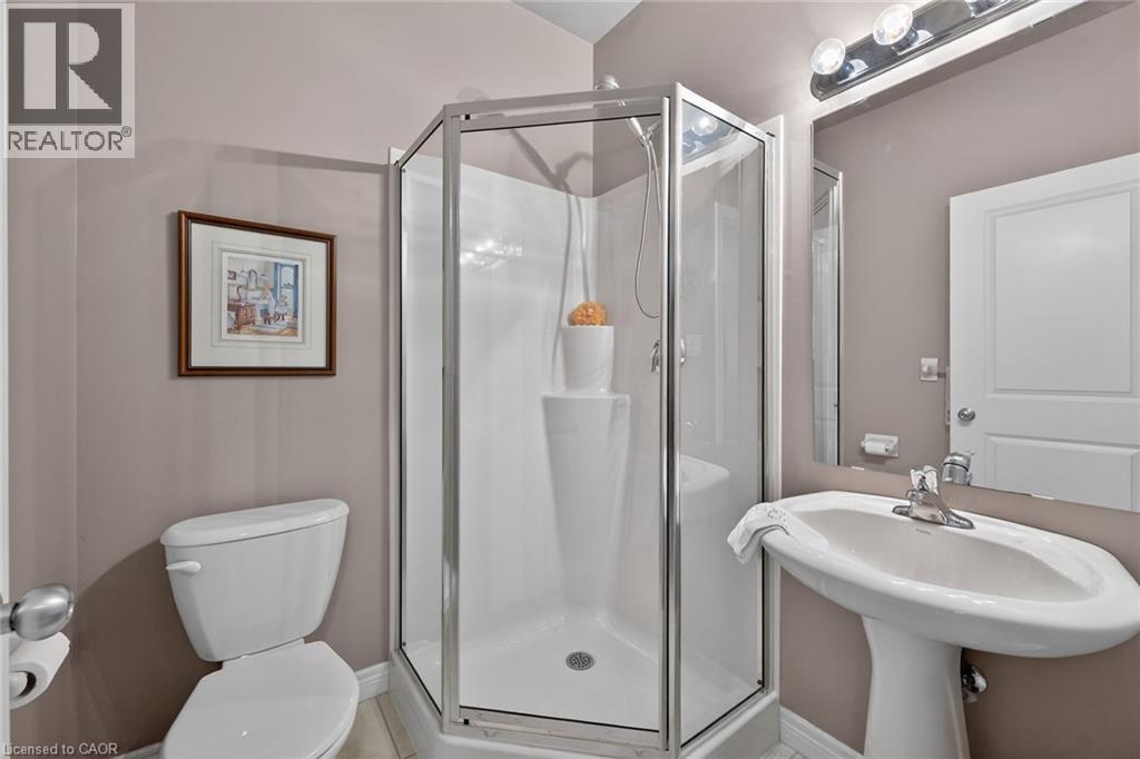 53 Hallmark Trail, Hamilton, ON - Indoor Photo Showing Bathroom