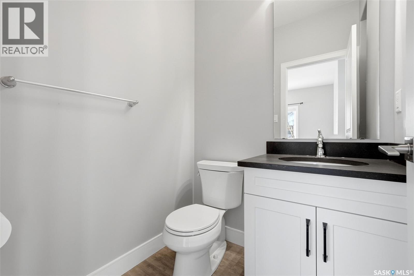 2100 Queen Street, Regina, SK - Indoor Photo Showing Bathroom