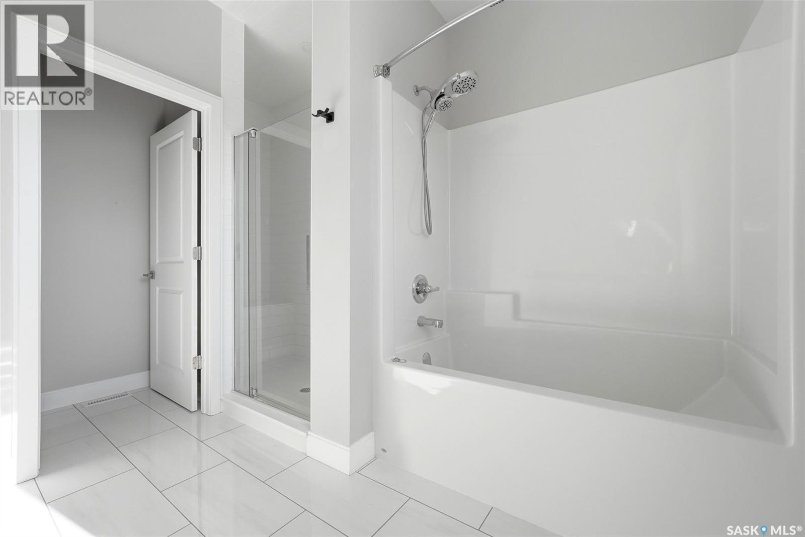2100 Queen Street, Regina, SK - Indoor Photo Showing Bathroom