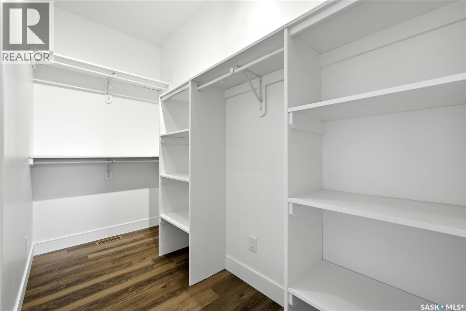 2100 Queen Street, Regina, SK - Indoor With Storage