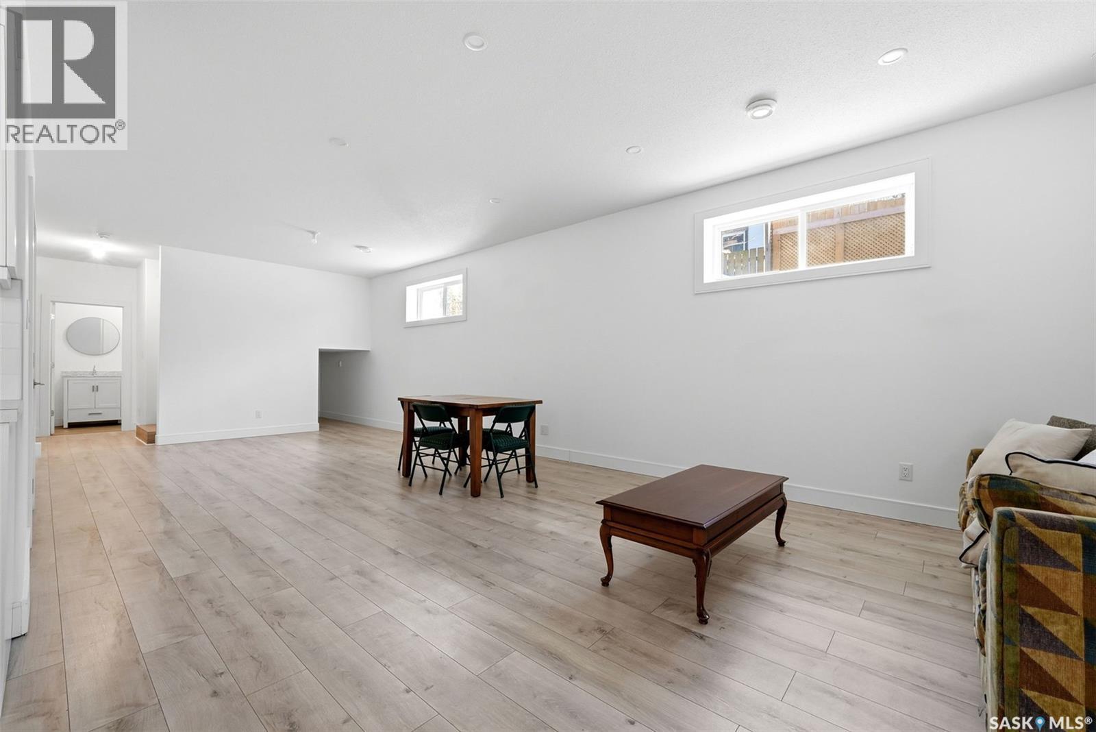 2100 Queen Street, Regina, SK - Indoor