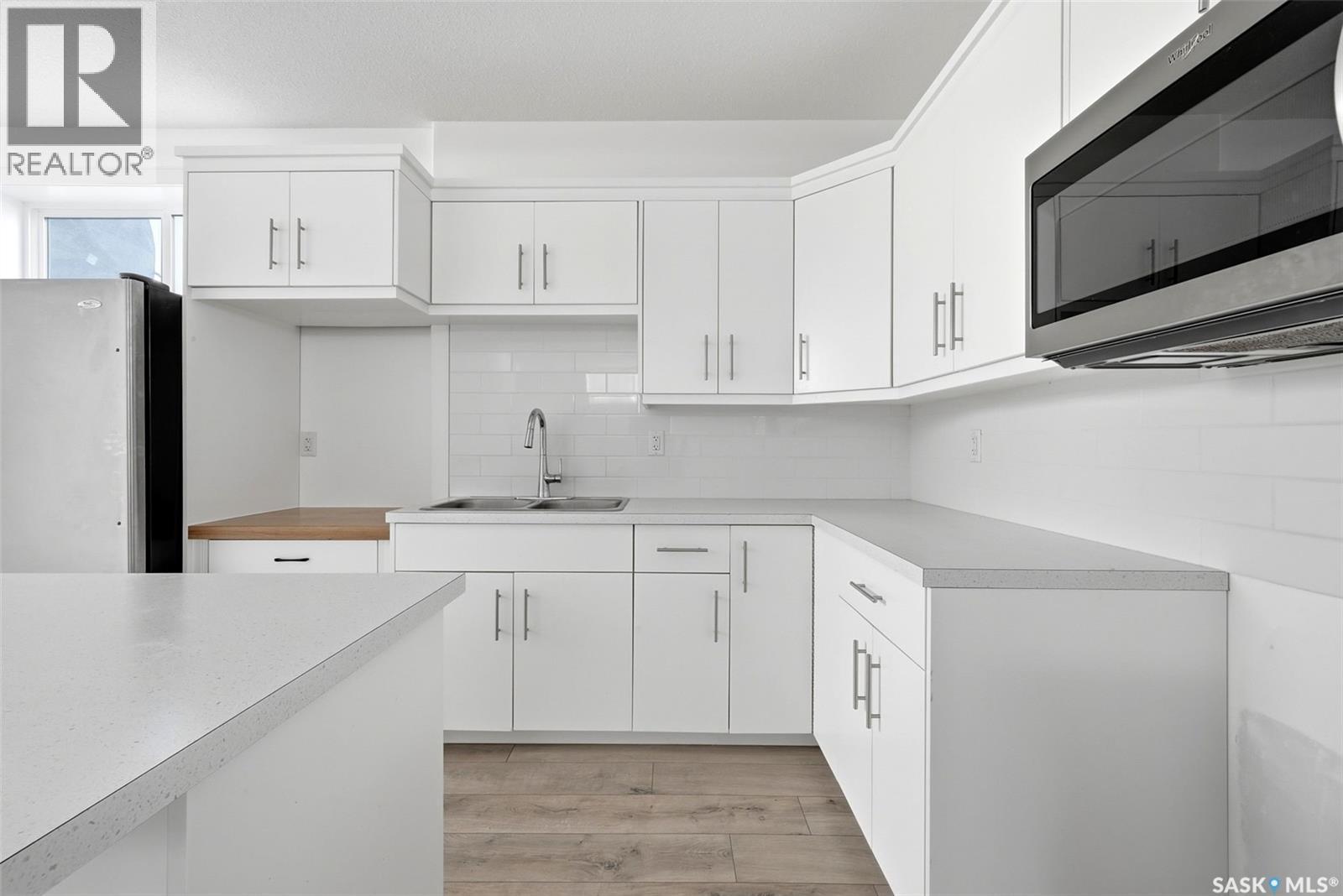 2100 Queen Street, Regina, SK - Indoor Photo Showing Kitchen