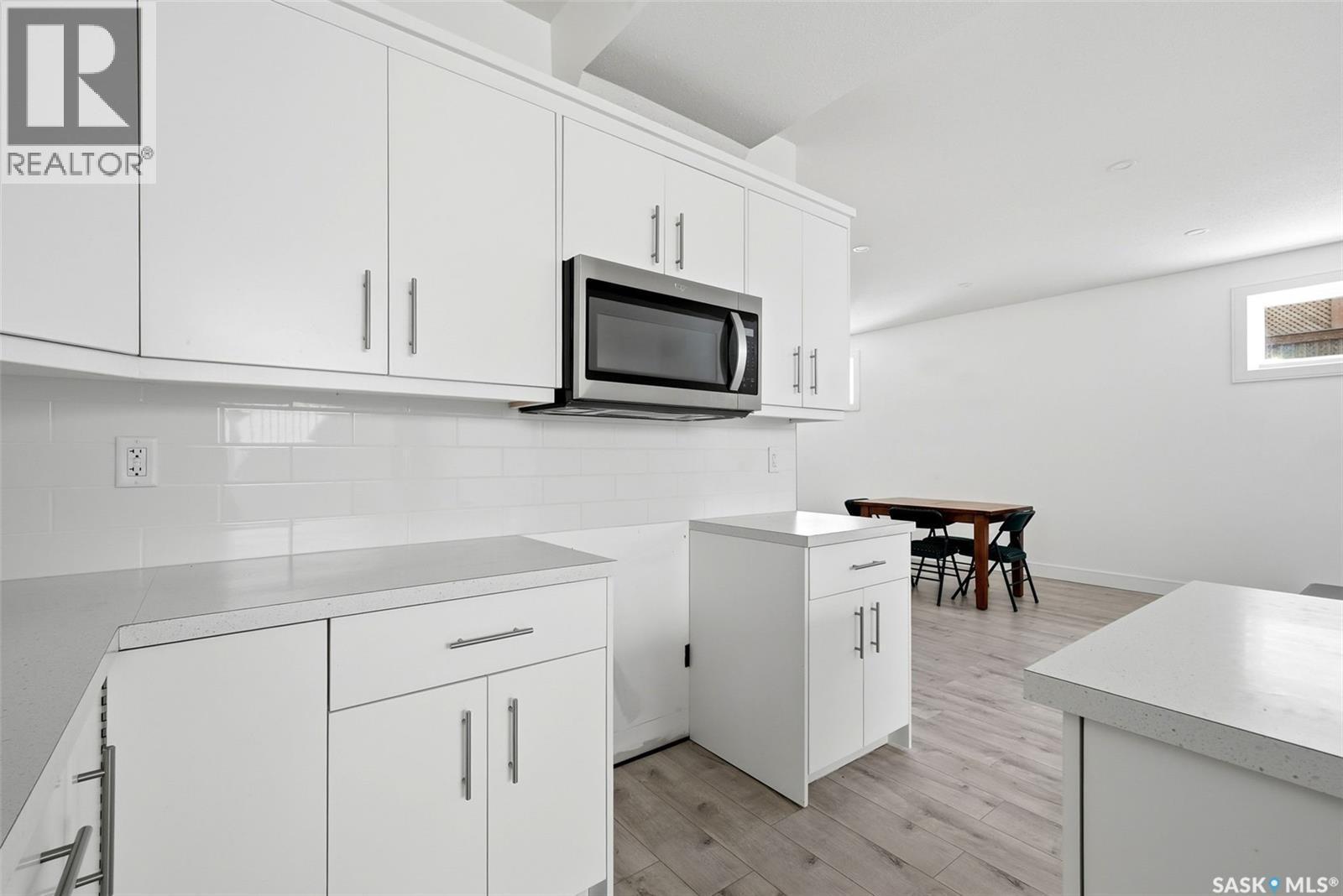 2100 Queen Street, Regina, SK - Indoor Photo Showing Kitchen