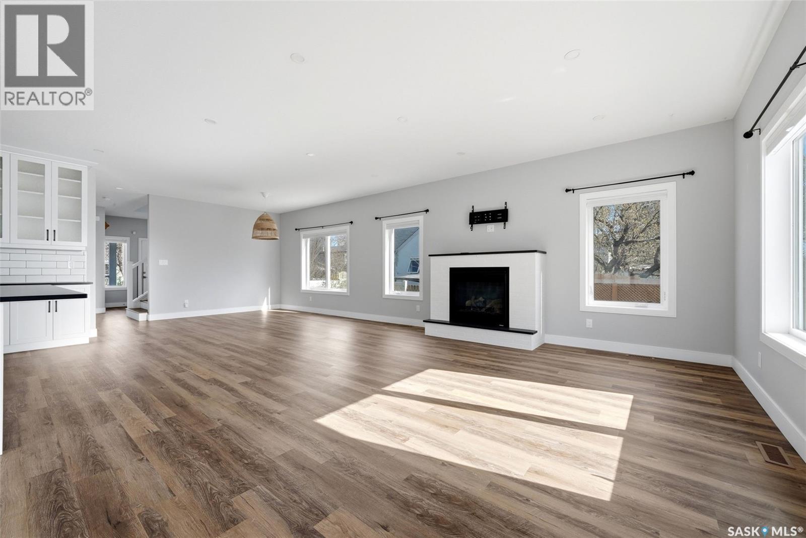 2100 Queen Street, Regina, SK - Indoor Photo Showing Living Room With Fireplace