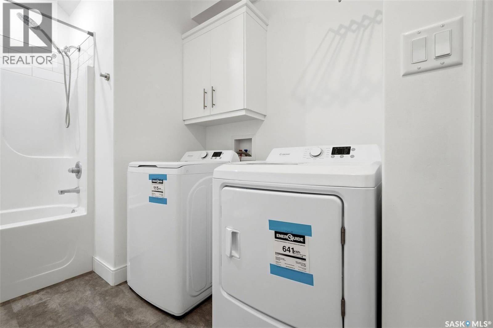 2100 Queen Street, Regina, SK - Indoor Photo Showing Laundry Room