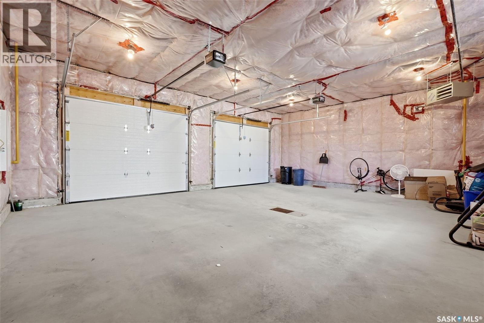 2100 Queen Street, Regina, SK - Indoor Photo Showing Garage