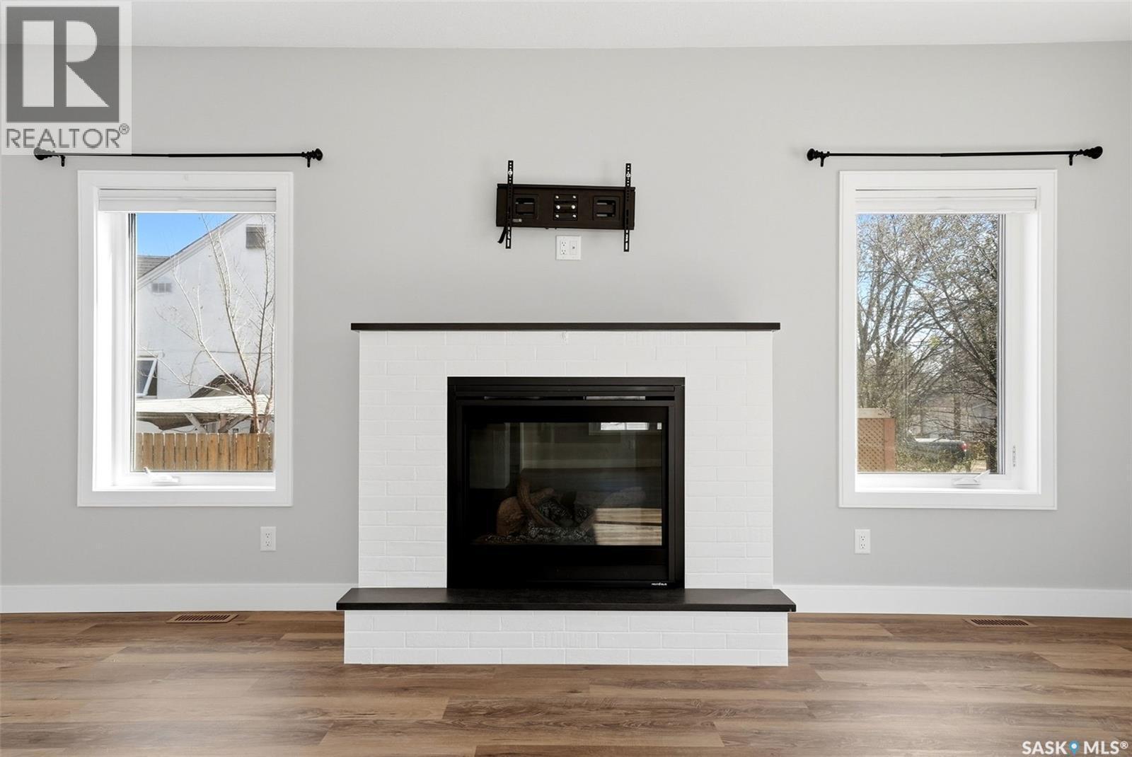 2100 Queen Street, Regina, SK - Indoor Photo Showing Living Room With Fireplace