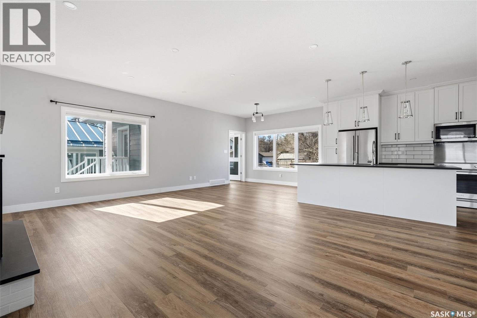 2100 Queen Street, Regina, SK - Indoor