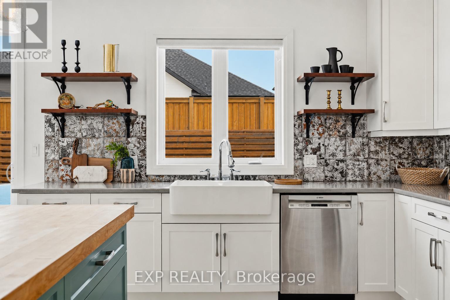 157 Ridgeview Drive, Mapleton, ON - Indoor Photo Showing Kitchen