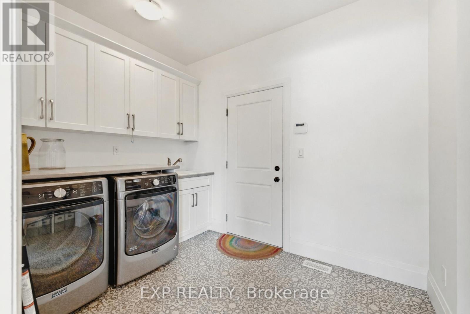 157 Ridgeview Drive, Mapleton, ON - Indoor Photo Showing Laundry Room
