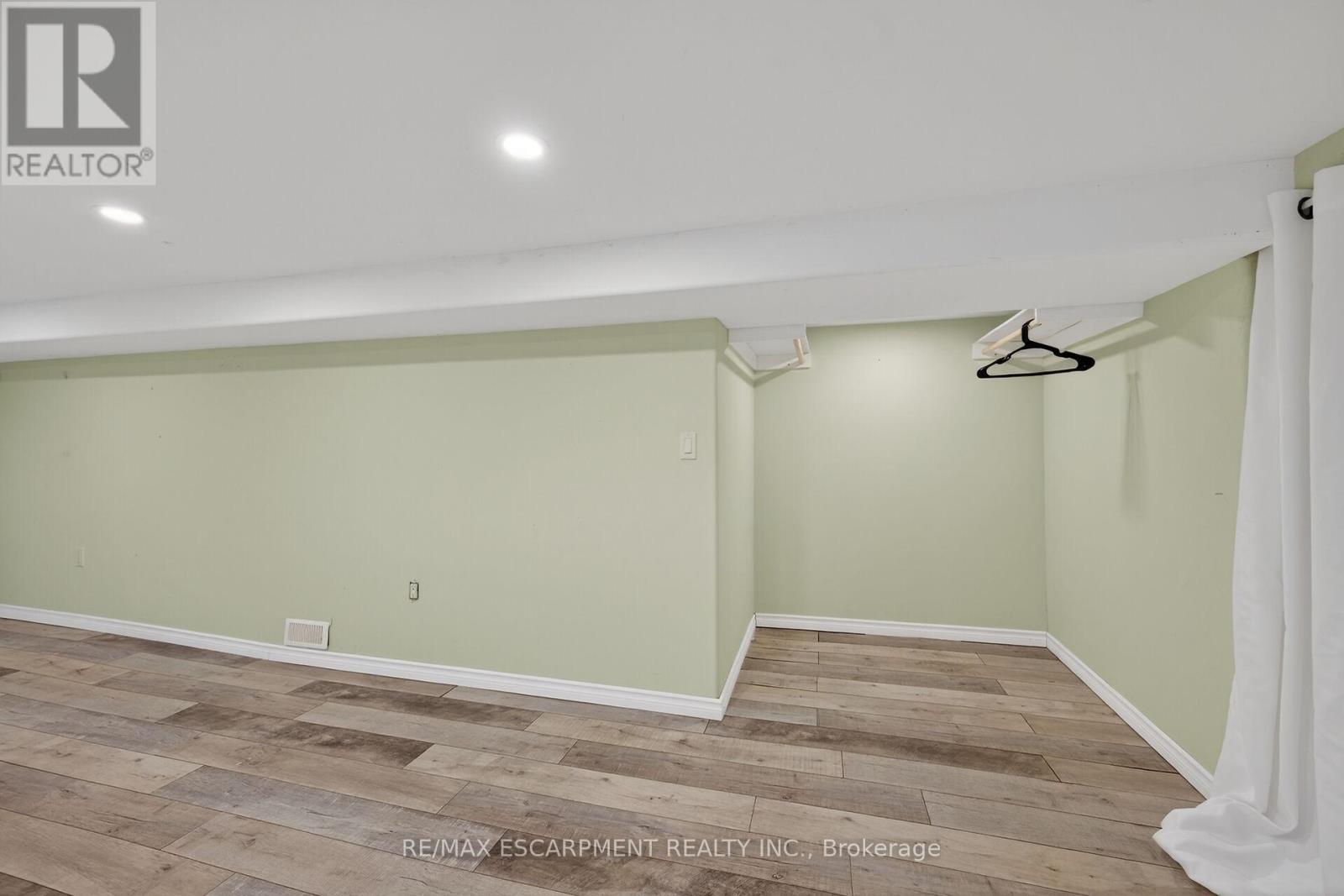 190 Campbell Avenue, Hamilton, ON - Indoor Photo Showing Other Room