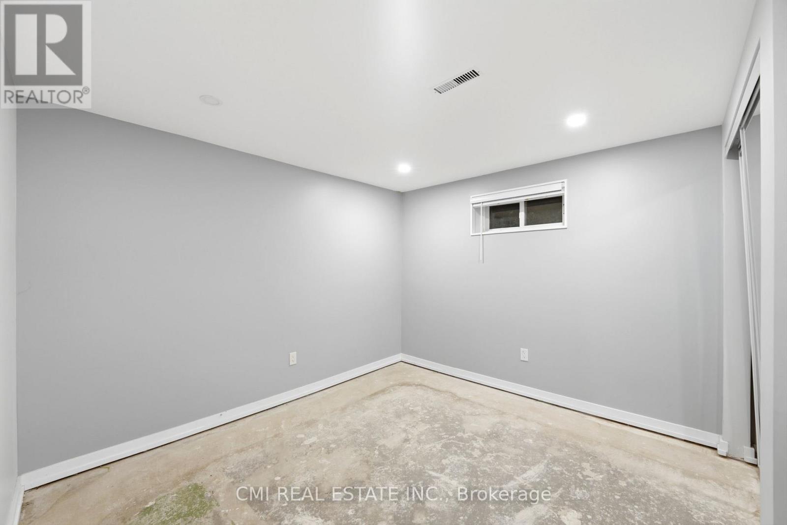 23 Logstone Crescent, Toronto, ON - Indoor Photo Showing Other Room