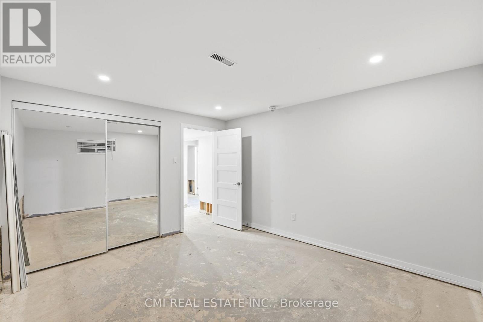 23 Logstone Crescent, Toronto, ON - Indoor Photo Showing Other Room