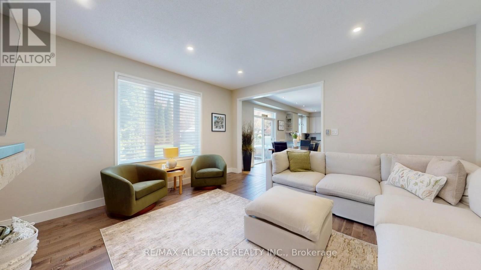 9 Confederation Drive, Uxbridge, ON - Indoor Photo Showing Living Room