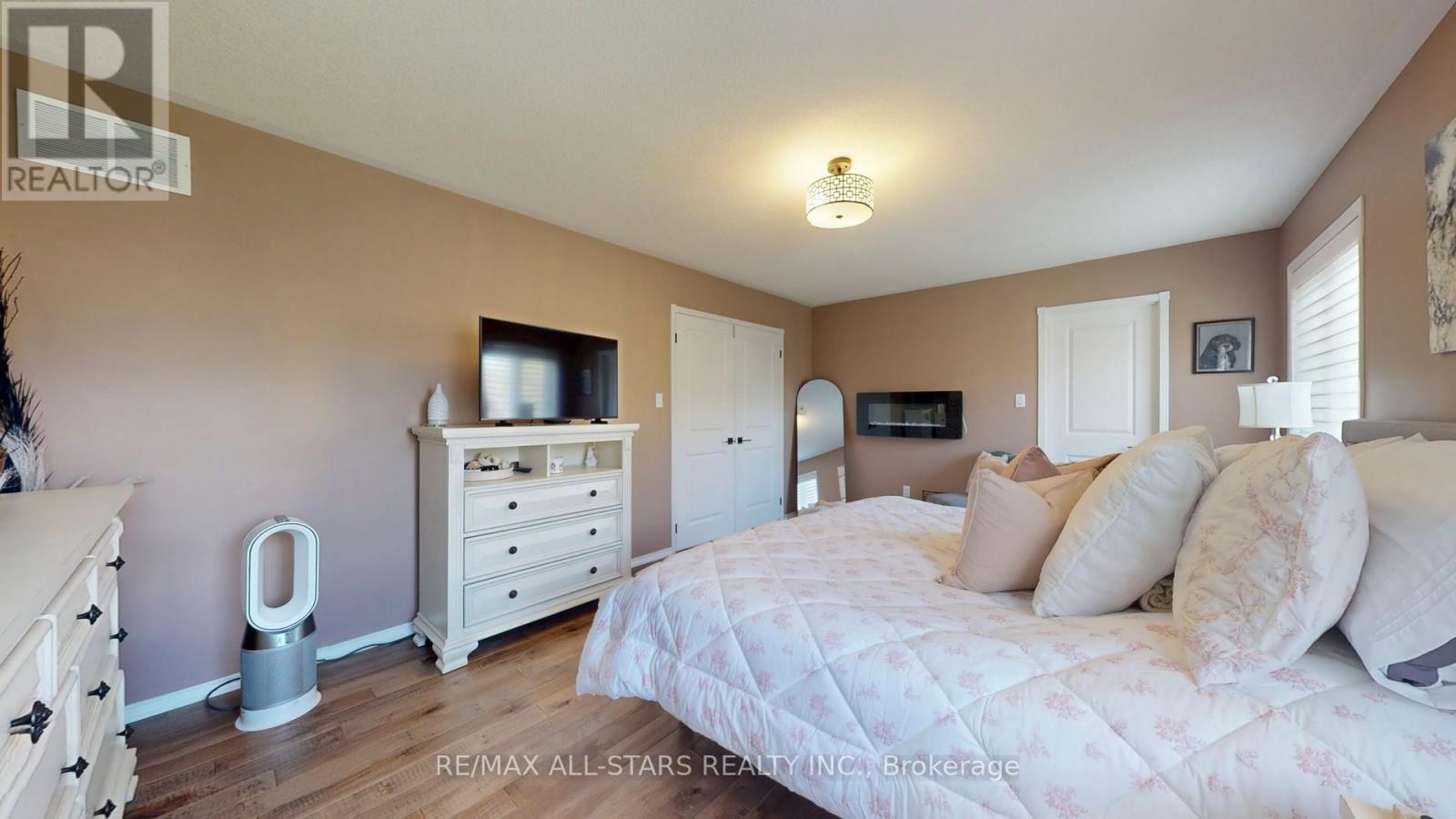 9 Confederation Drive, Uxbridge, ON - Indoor Photo Showing Bedroom