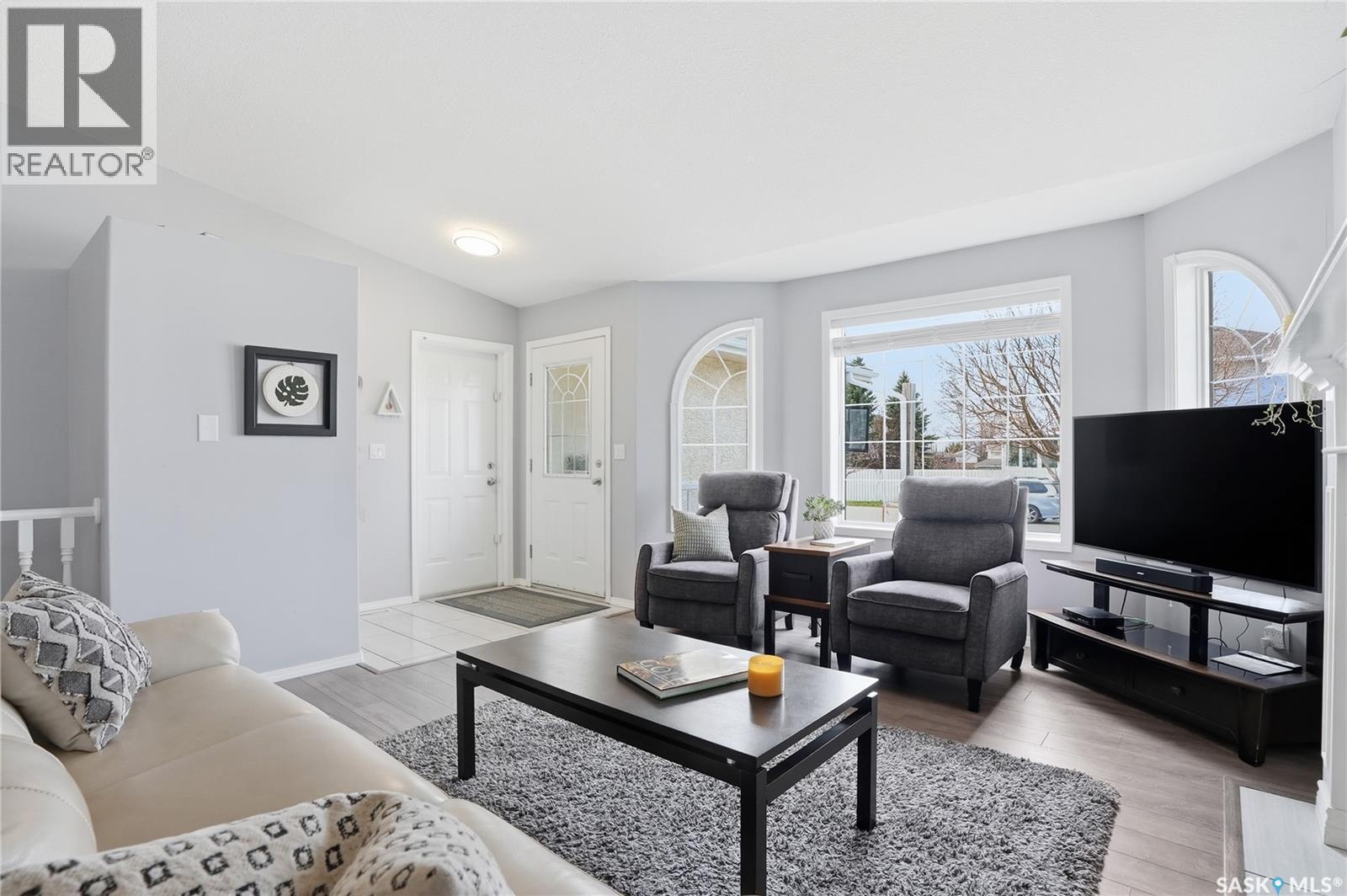 523 Pobran Crescent, Saskatoon, SK - Indoor Photo Showing Living Room