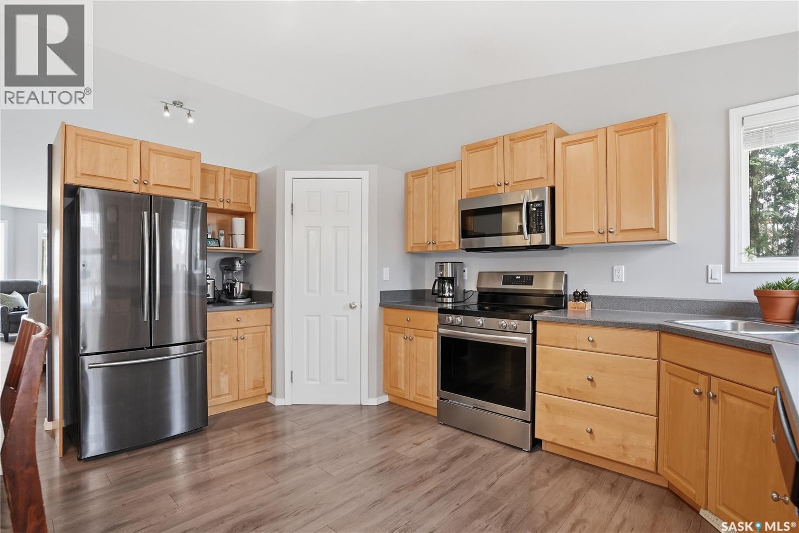 523 Pobran Crescent, Saskatoon, SK - Indoor Photo Showing Kitchen