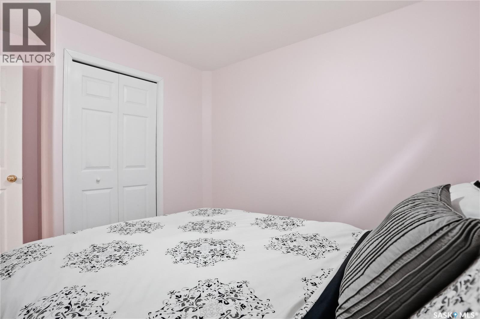 523 Pobran Crescent, Saskatoon, SK - Indoor Photo Showing Bedroom