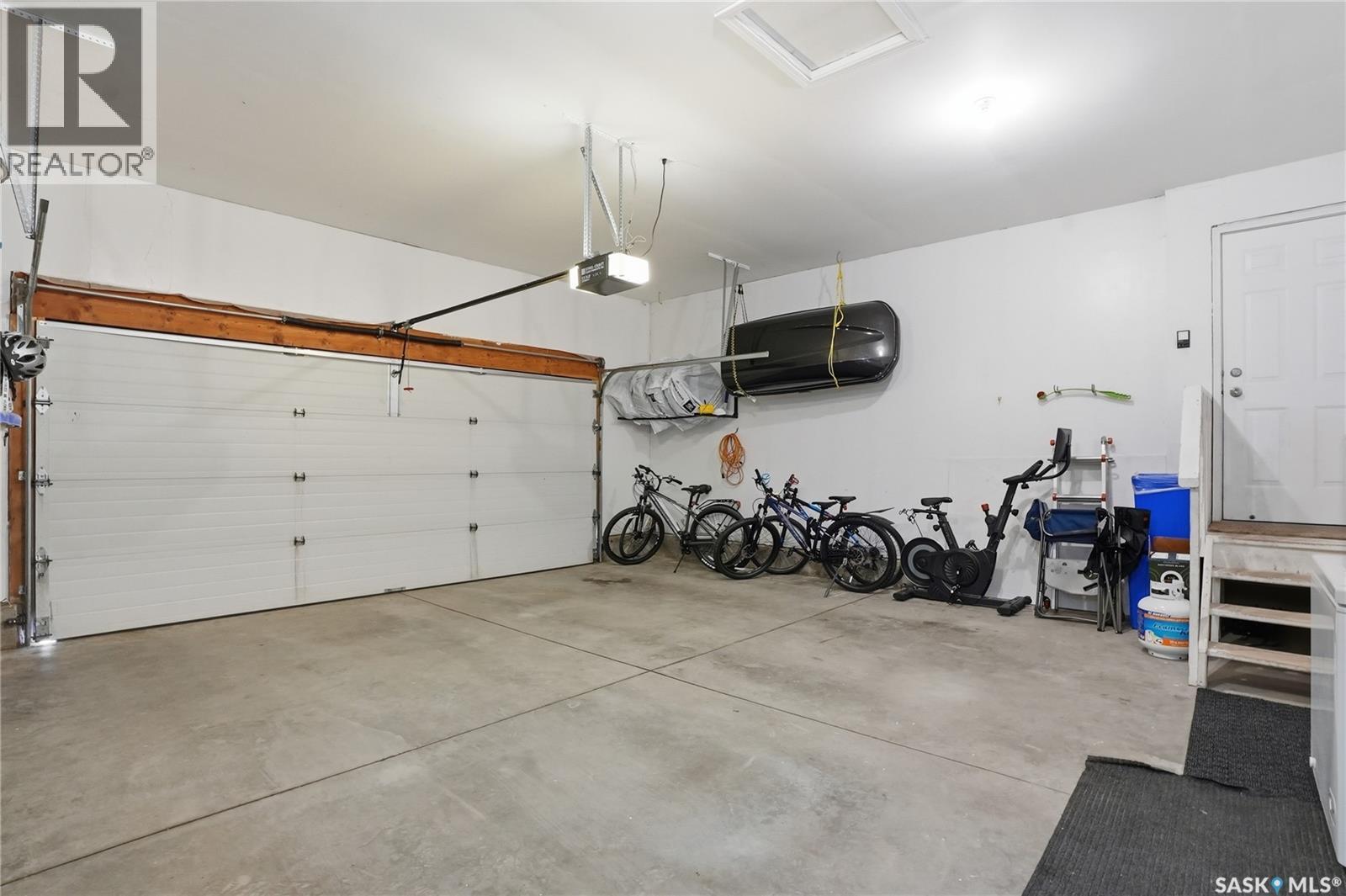 523 Pobran Crescent, Saskatoon, SK - Indoor Photo Showing Garage