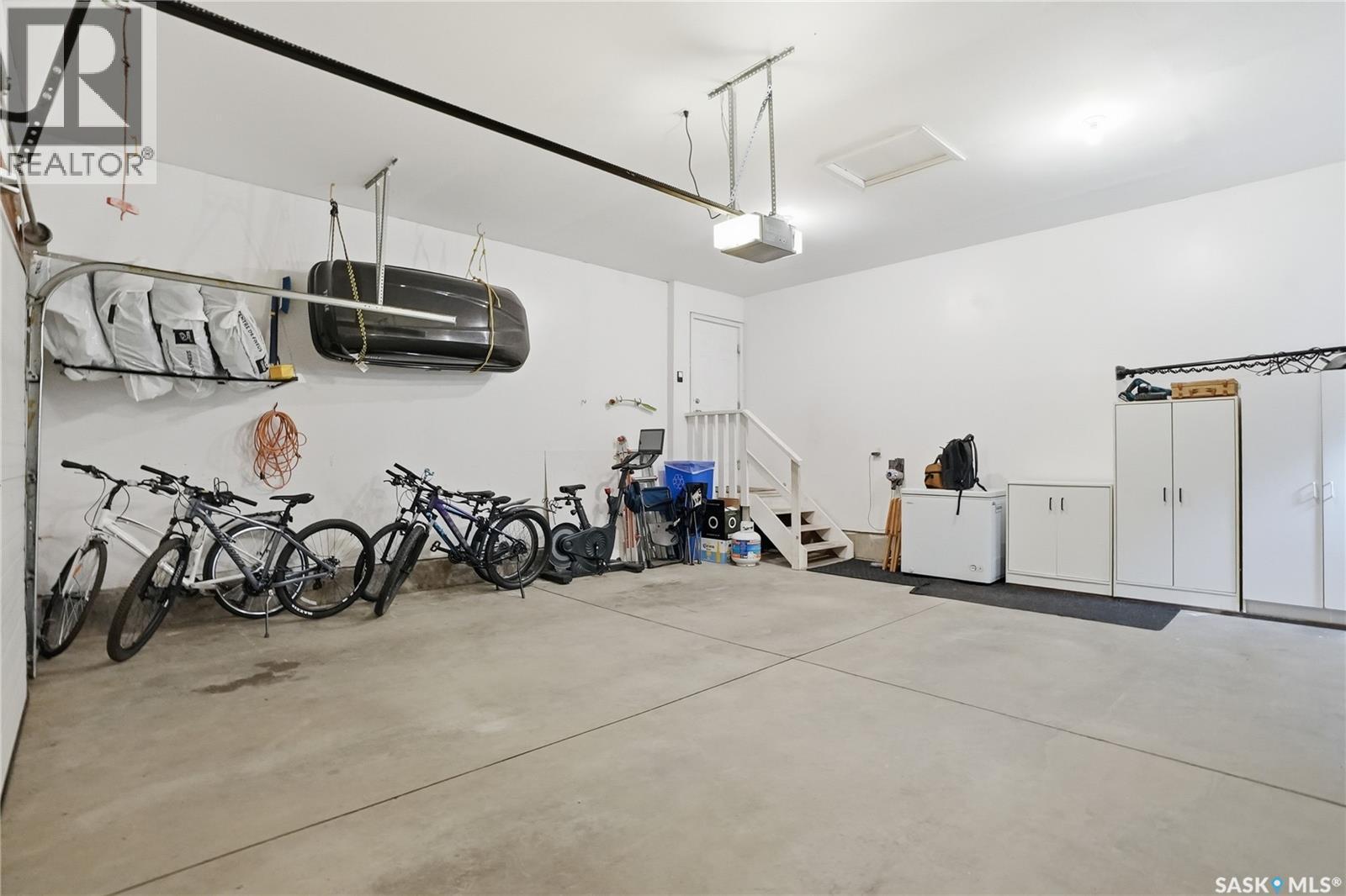 523 Pobran Crescent, Saskatoon, SK - Indoor Photo Showing Garage