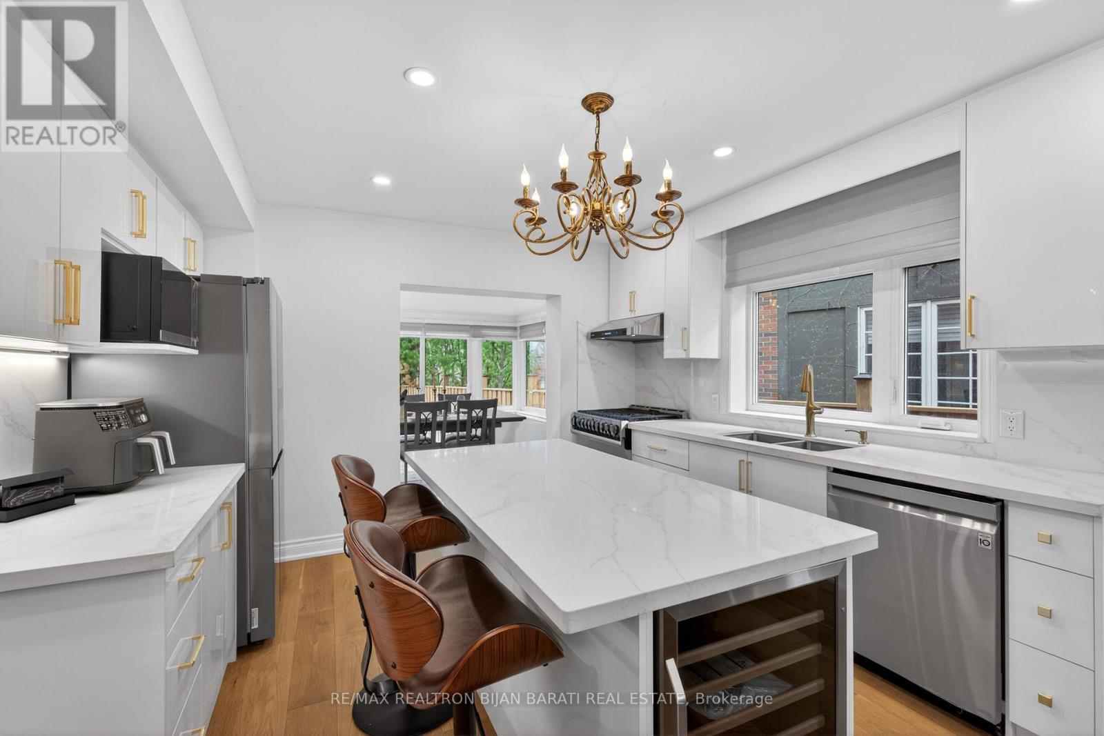 1 Wanless Crescent, Toronto, ON - Indoor Photo Showing Kitchen With Double Sink With Upgraded Kitchen