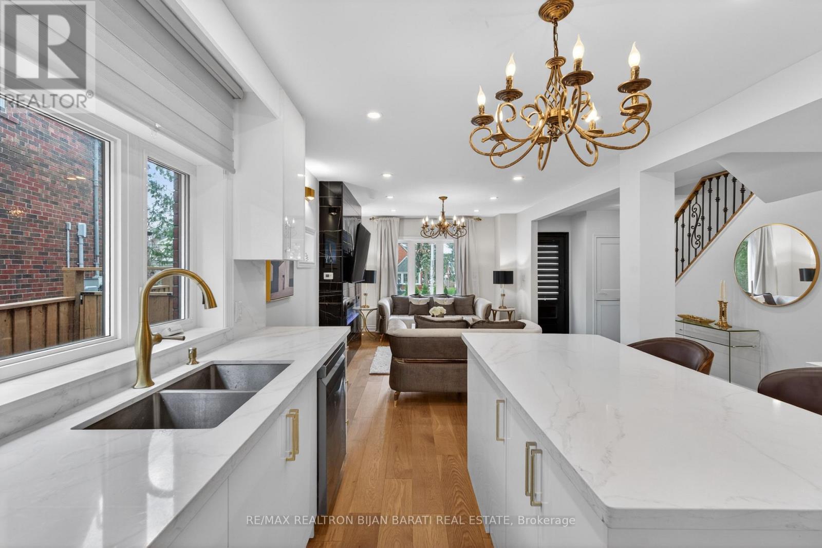 1 Wanless Crescent, Toronto, ON - Indoor Photo Showing Kitchen With Double Sink With Upgraded Kitchen