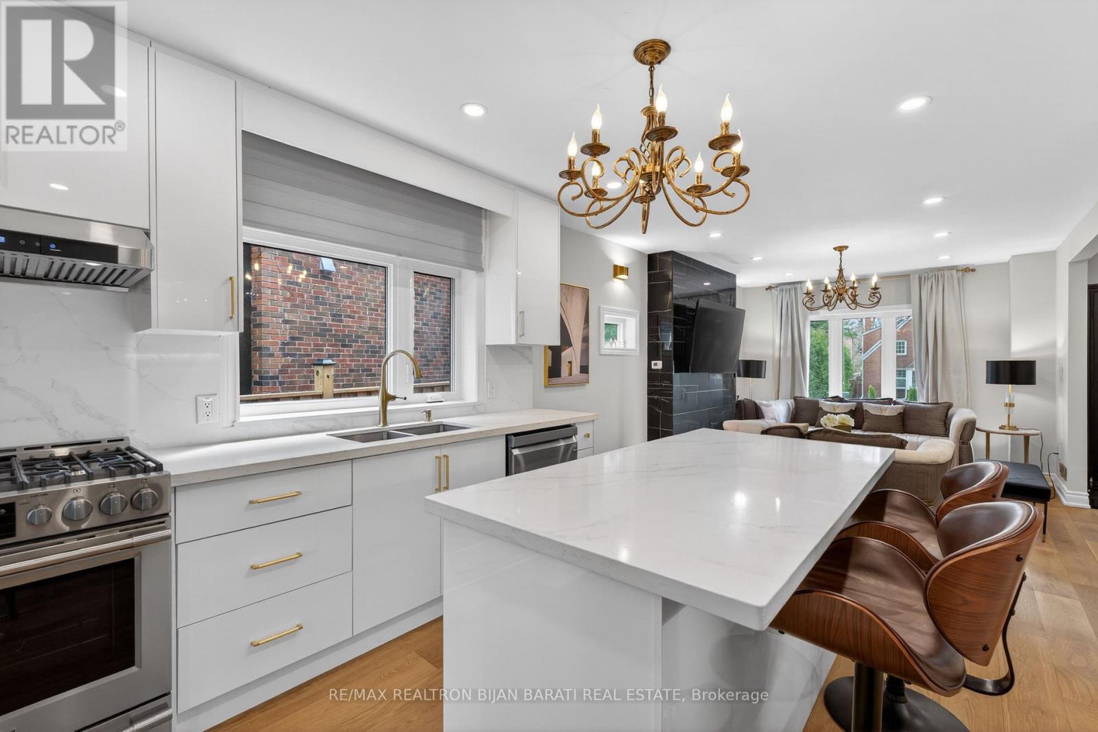 1 Wanless Crescent, Toronto, ON - Indoor Photo Showing Kitchen With Double Sink With Upgraded Kitchen