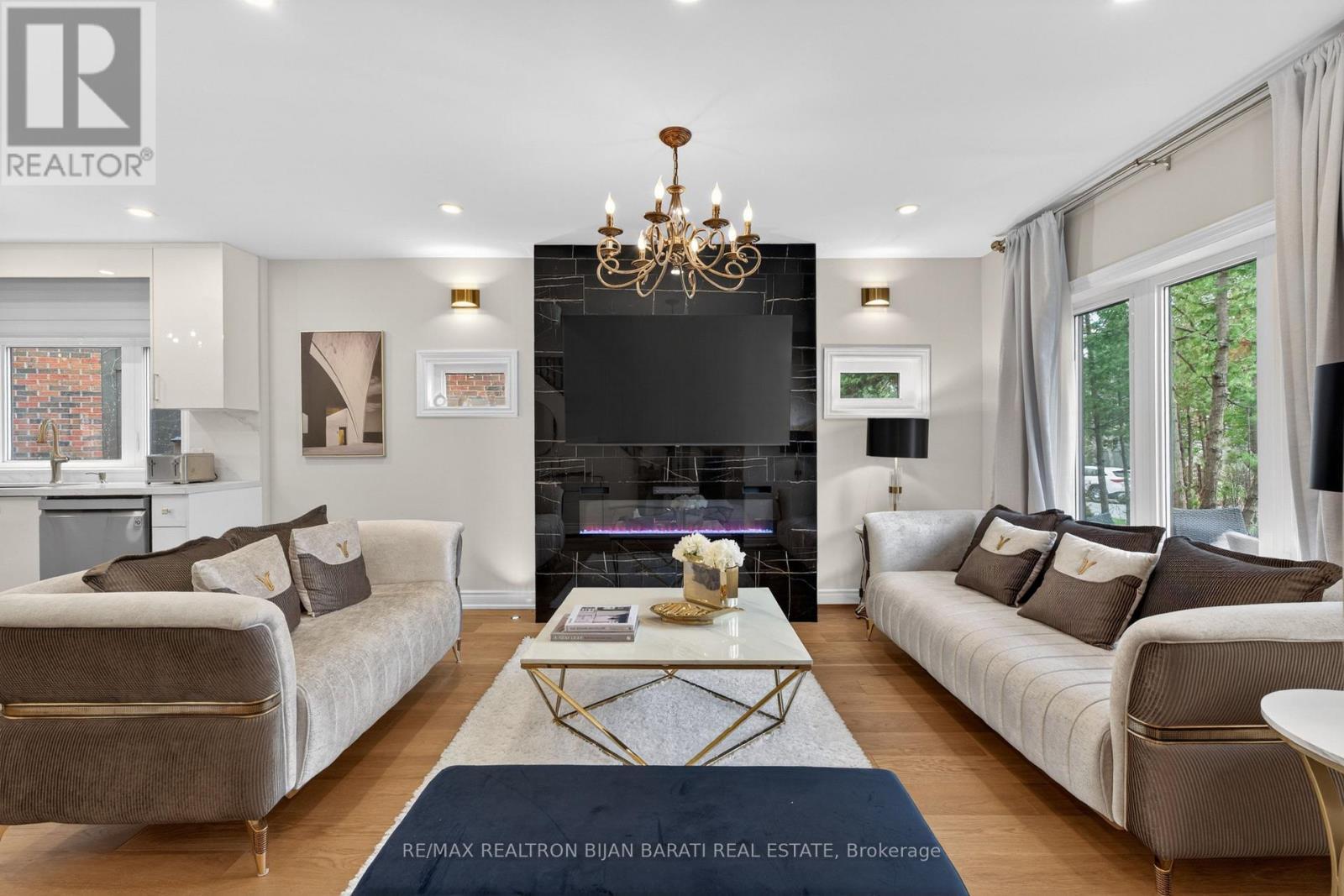 1 Wanless Crescent, Toronto, ON - Indoor Photo Showing Living Room