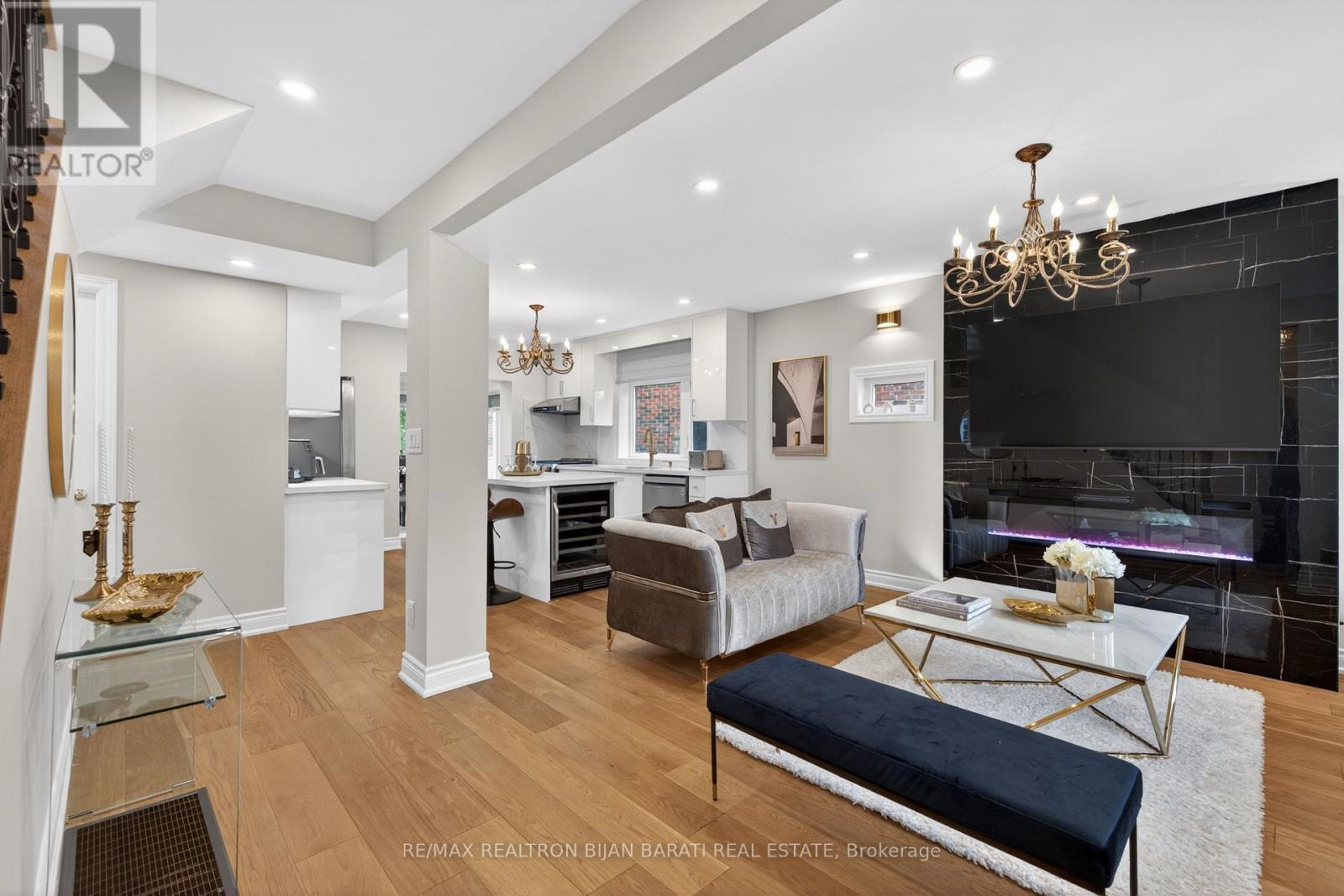 1 Wanless Crescent, Toronto, ON - Indoor Photo Showing Living Room