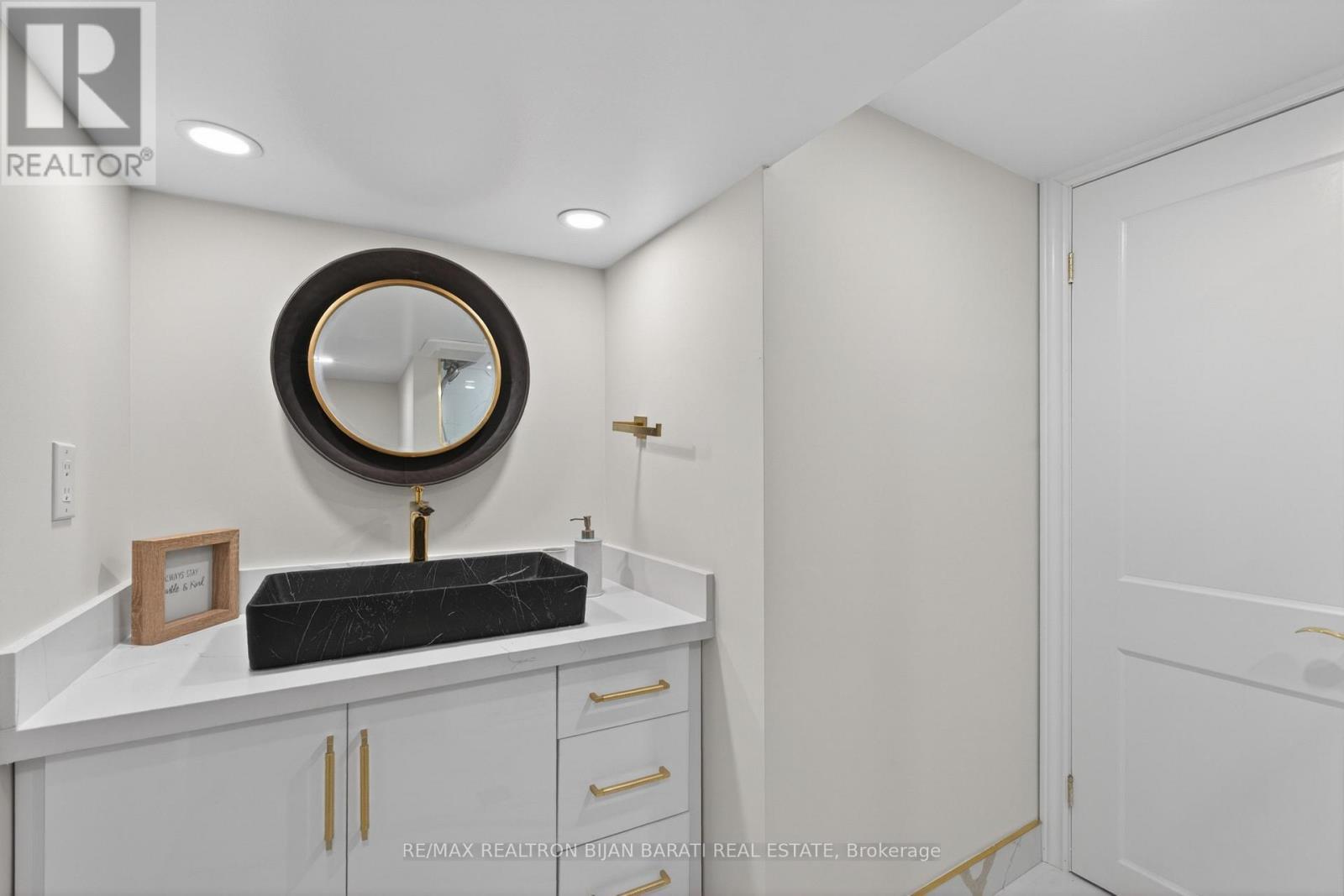 1 Wanless Crescent, Toronto, ON - Indoor Photo Showing Other Room
