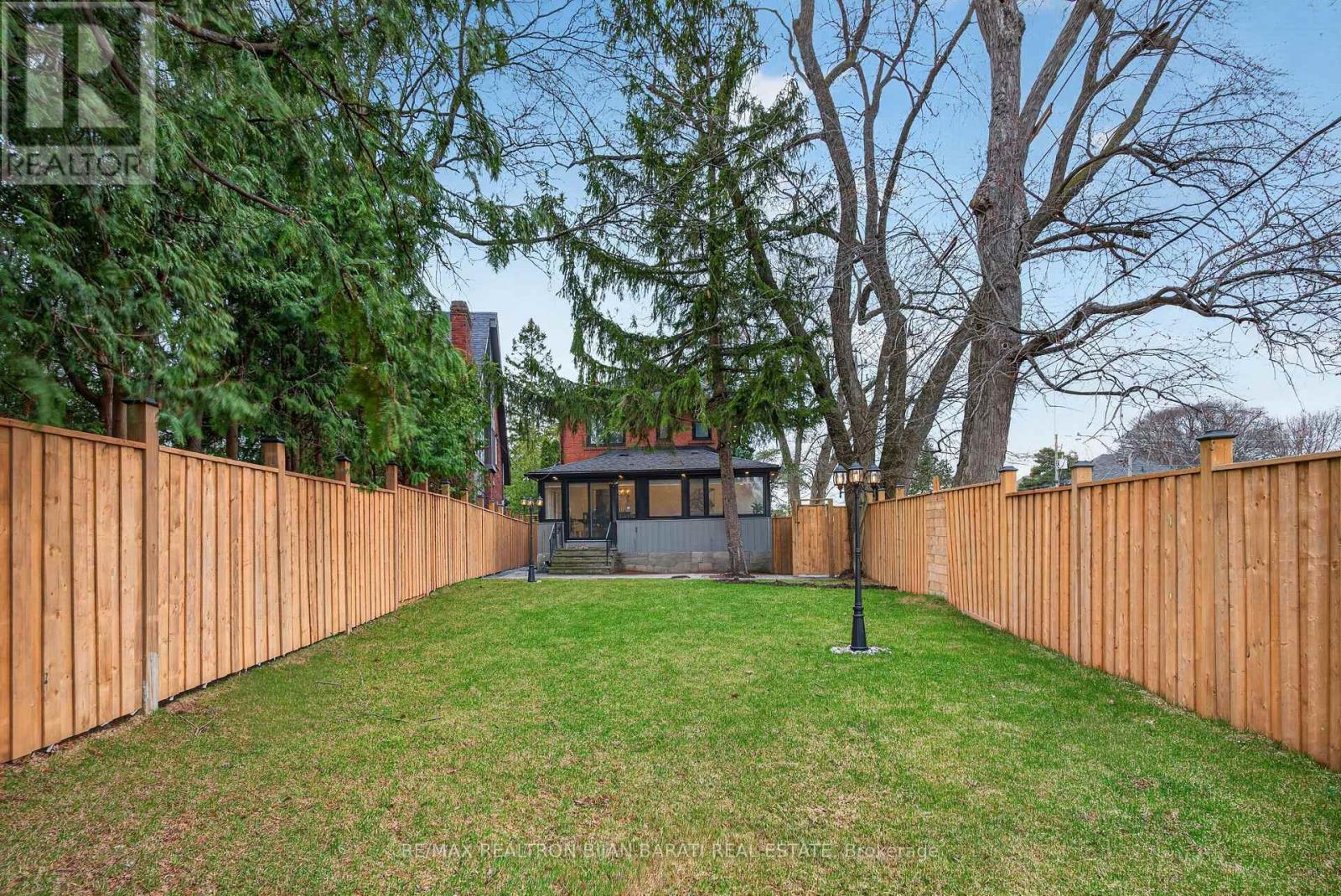 1 Wanless Crescent, Toronto, ON - Outdoor