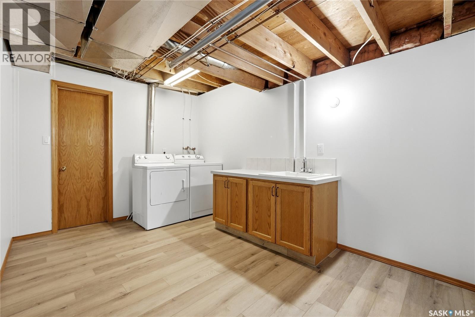 1535 Lee Grayson Crescent N, Regina, SK - Indoor Photo Showing Laundry Room