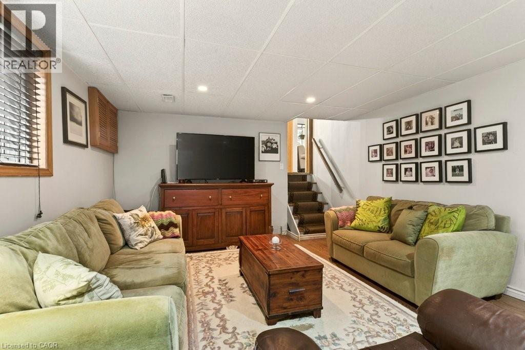 161 Manning Avenue, Hamilton, ON - Indoor Photo Showing Living Room