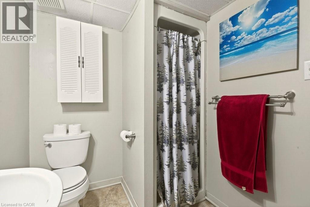 161 Manning Avenue, Hamilton, ON - Indoor Photo Showing Bathroom