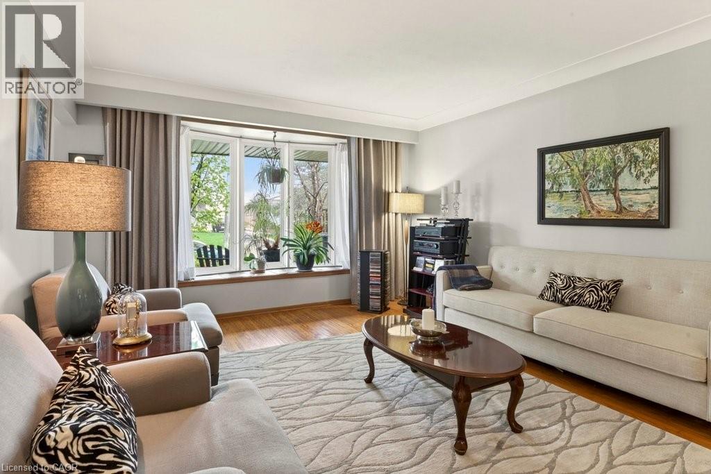 161 Manning Avenue, Hamilton, ON - Indoor Photo Showing Living Room