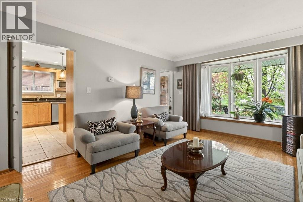 161 Manning Avenue, Hamilton, ON - Indoor Photo Showing Living Room