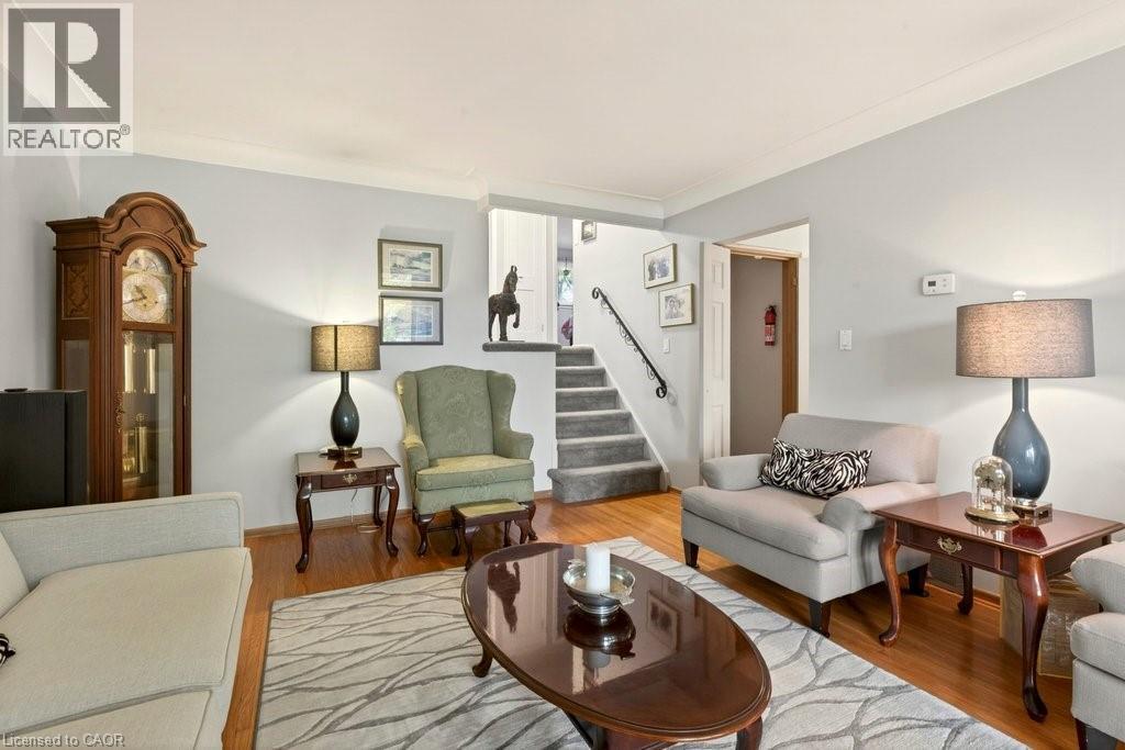 161 Manning Avenue, Hamilton, ON - Indoor Photo Showing Living Room